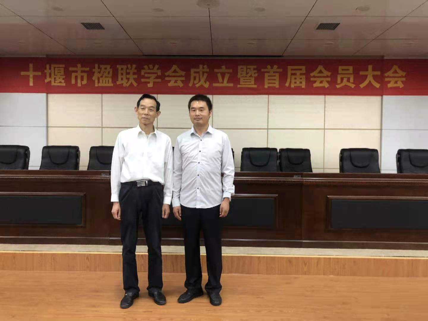 我校职工当选中共十堰市楹联学会党支部书记