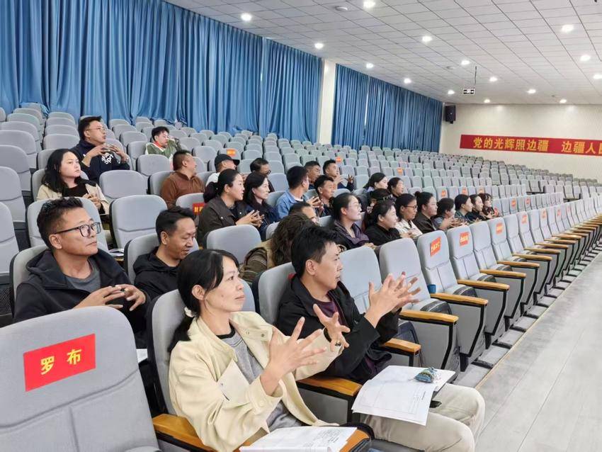 “今天学的明天就能用”——一场现场改教案的高原教师培训.docx