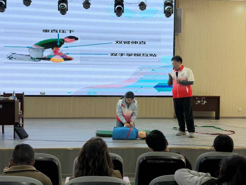 “今天学的明天就能用”——一场现场改教案的高原教师培训.docx