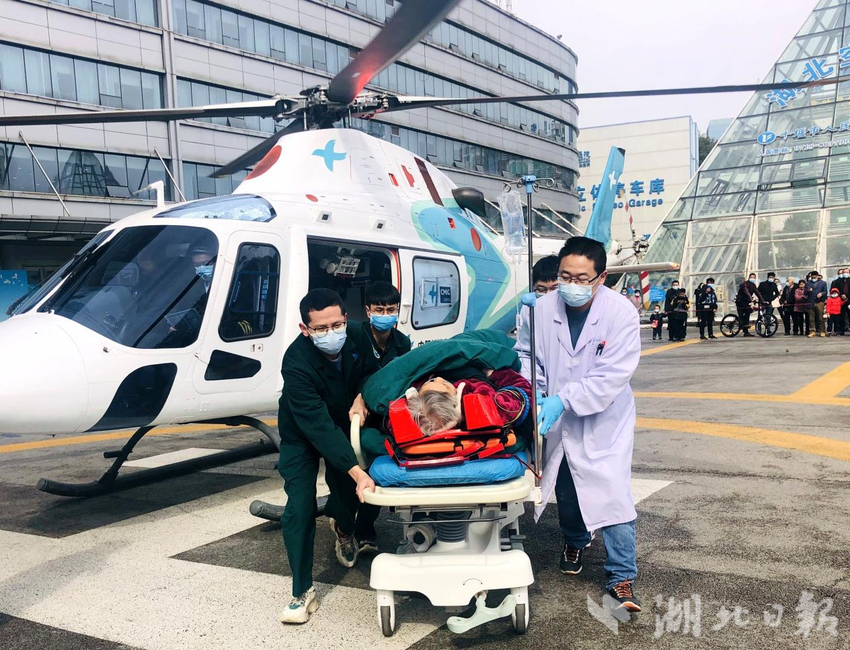 十堰建成一小时航空医疗救援圈高效救治伤病员。