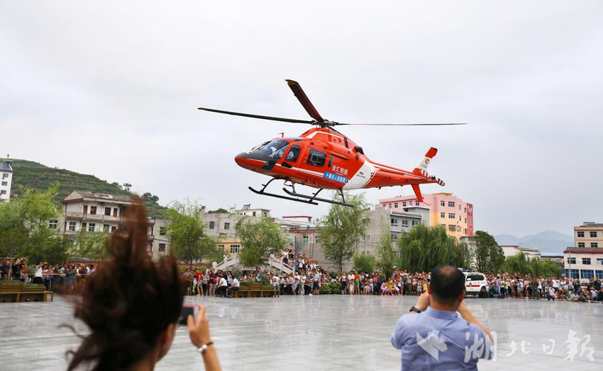 十堰健全市县乡空地急救体系确保常态化起飞。