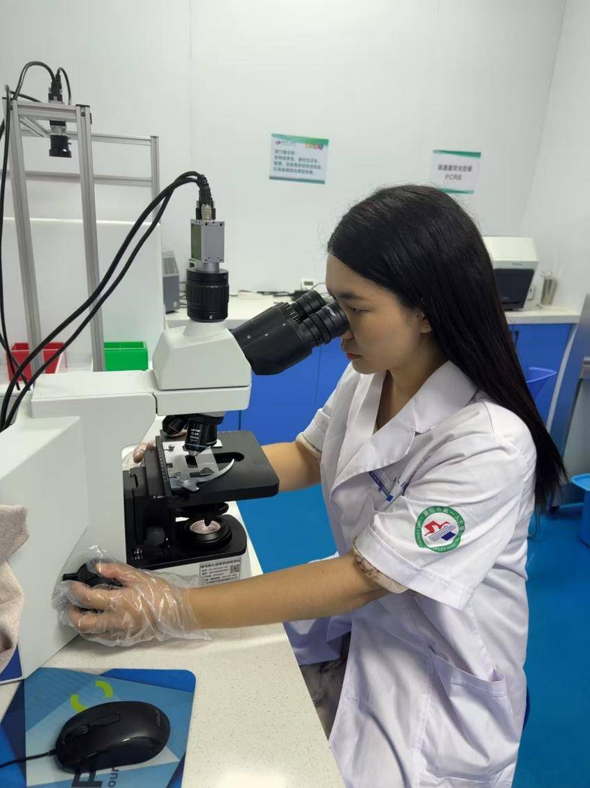 湖北医药学院青年学者邹轩轩在《science》合作发表重磅研究.docx